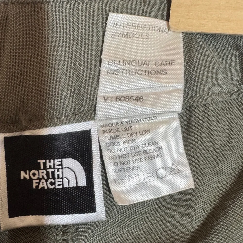 The North Face Mens Olive Green Belted Nylon Hiking Shorts Medium Pleated Retro